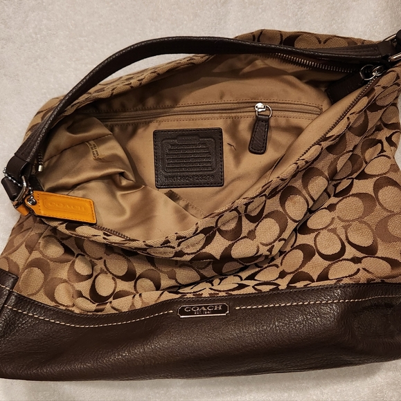 Authentic Coach Shoulder Bag - Picture 3 of 6
